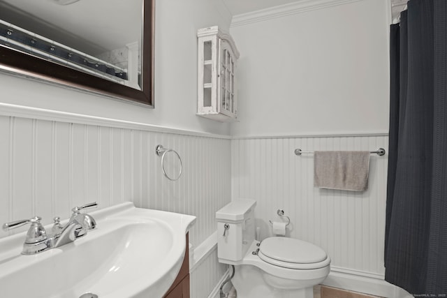 24 Appletree Ln, Norwalk, CT 06850 - full bath featuring ornamental molding, a shower with shower curtain, a wainscoted wall, and vanity