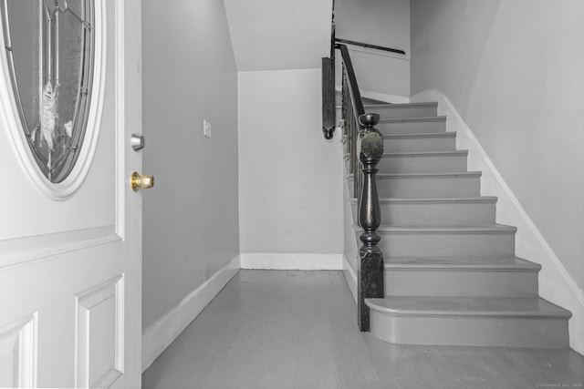 37 William St, Waterbury, CT 06702 - foyer entrance with stairs