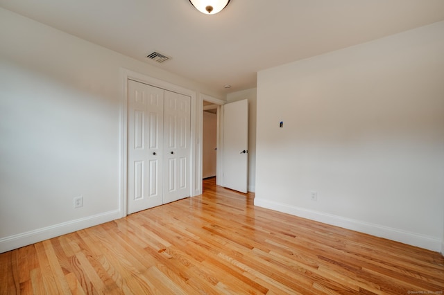 140 Braeside Dr, Hamden, CT 06514 - unfurnished bedroom featuring light wood-style floors and a closet