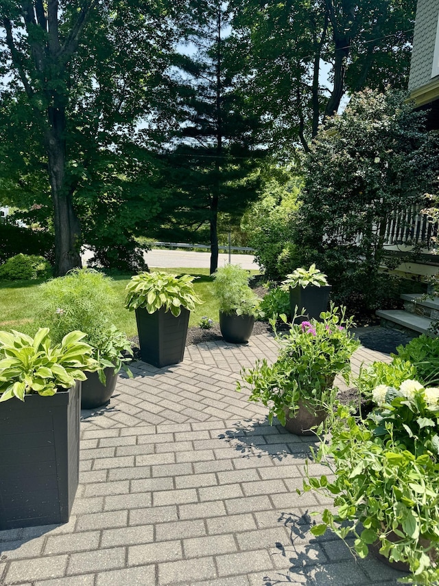19 Prospect Hill Rd, Groton, CT 06340 - view of patio / terrace