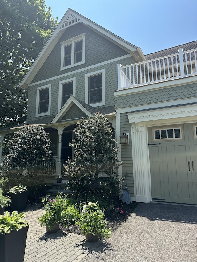 19 Prospect Hill Rd, Groton, CT 06340 - view of front of house featuring a balcony