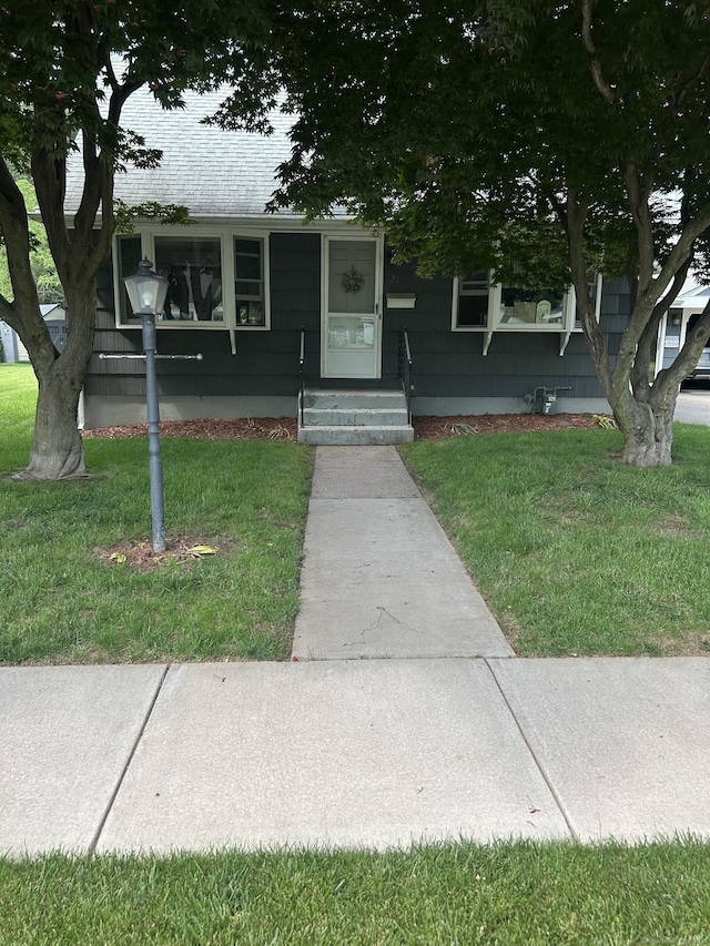21 Salem Rd, Manchester, CT 06040 - bungalow-style home with a front lawn, entry steps, and roof with shingles
