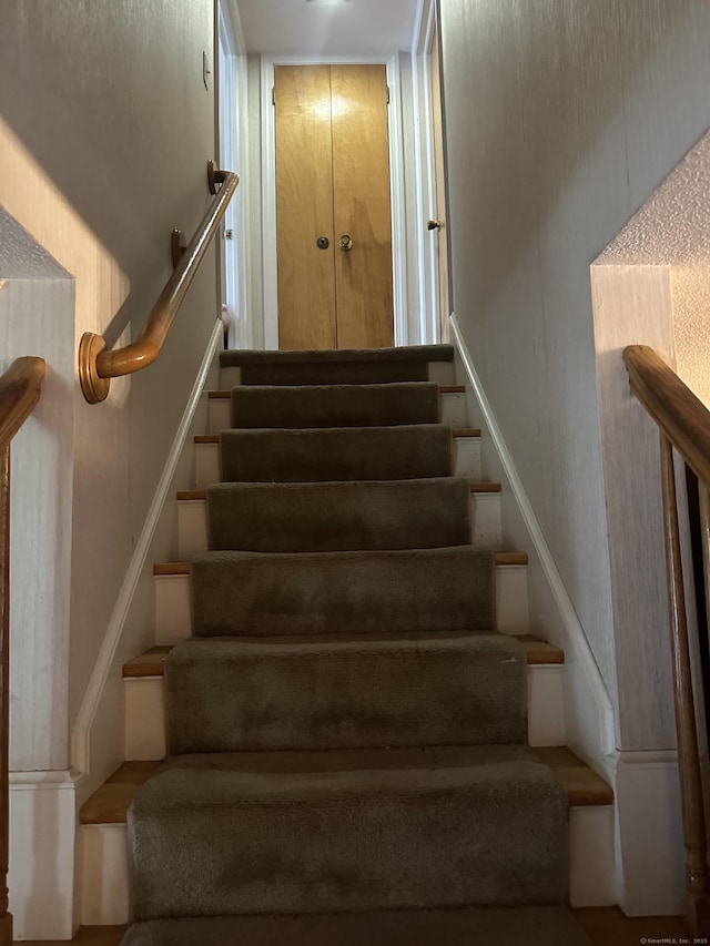 21 Salem Rd, Manchester, CT 06040 - view of stairway