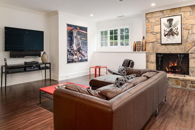 474 Ponus Rdg, New Canaan, CT 06840 - living room featuring wood finished floors, ornamental molding, a fireplace, and recessed lighting