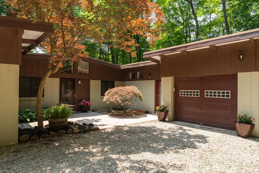 120 Highwoods Dr, Guilford, CT 06437 - photo 1