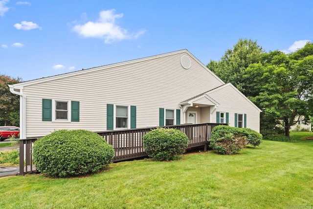 671 Ledgeview Ct Unit 671, Southington, CT 06489 - back of property featuring a deck and a yard