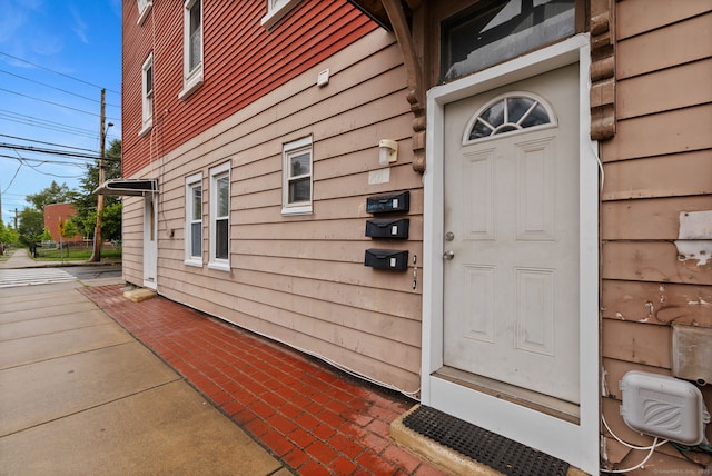 83 James St, New Haven, CT 06513 - entrance to property