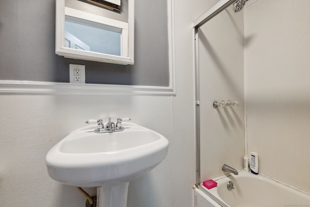 83 James St, New Haven, CT 06513 - bathroom with a sink and shower / bath combination