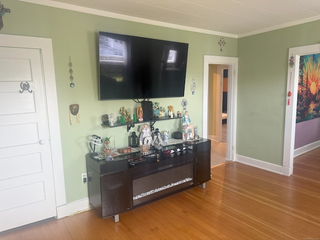 819 Connecticut Ave Unit 6, Bridgeport, CT 06607 - living area featuring wood finished floors and crown molding