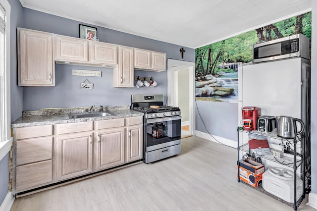 819 Connecticut Ave Unit 6, Bridgeport, CT 06607 - kitchen featuring appliances with stainless steel finishes, light brown cabinetry, light countertops, and light wood-style flooring