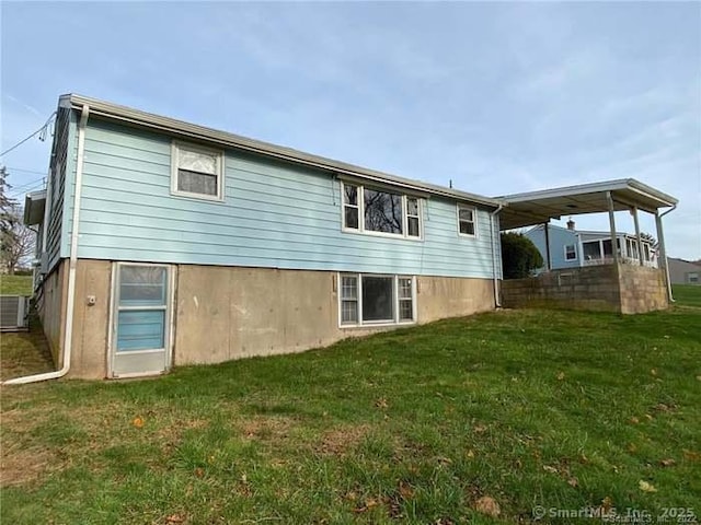 250 W Pond Road Ext, North Branford, CT 06471 - rear view of property with a lawn