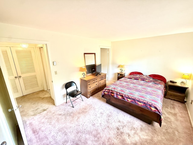 32 Heritage Vlg Unit C, Southbury, CT 06488 - bedroom featuring carpet flooring and a closet