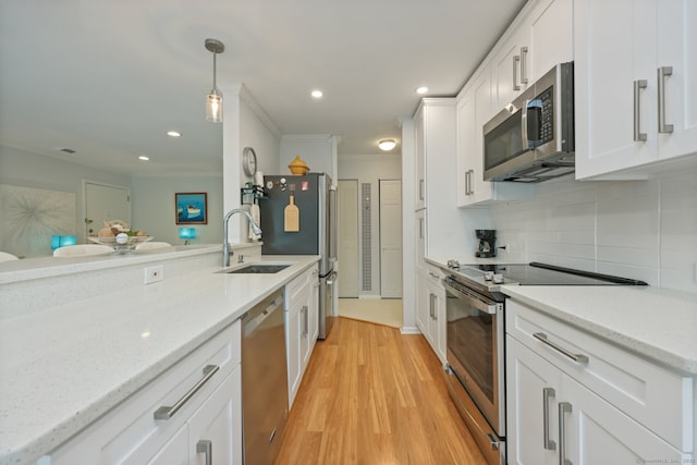 195 Southport Woods Dr Unit 195, Fairfield, CT 06890 - kitchen with appliances with stainless steel finishes, light wood finished floors, white cabinets, recessed lighting, and tasteful backsplash