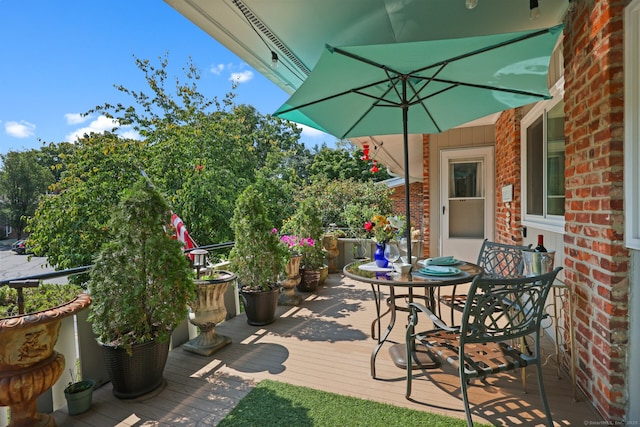 195 Southport Woods Dr Unit 195, Fairfield, CT 06890 - view of patio with outdoor dining area