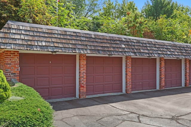 195 Southport Woods Dr Unit 195, Fairfield, CT 06890 - view of garage