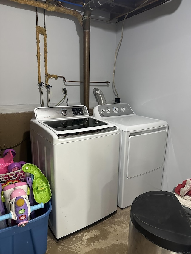 305 Rambler St, Bristol, CT 06010 - laundry room with washer and clothes dryer