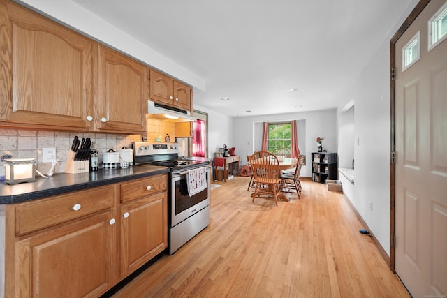 136 Reynolds Bridge Rd, Thomaston, CT 06787 - kitchen featuring stainless steel range with electric stovetop, under cabinet range hood, light wood-type flooring, backsplash, and recessed lighting