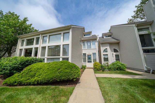 170 Turtle Bay Dr Unit 170, Branford, CT 06405 - view of front of property featuring a front yard