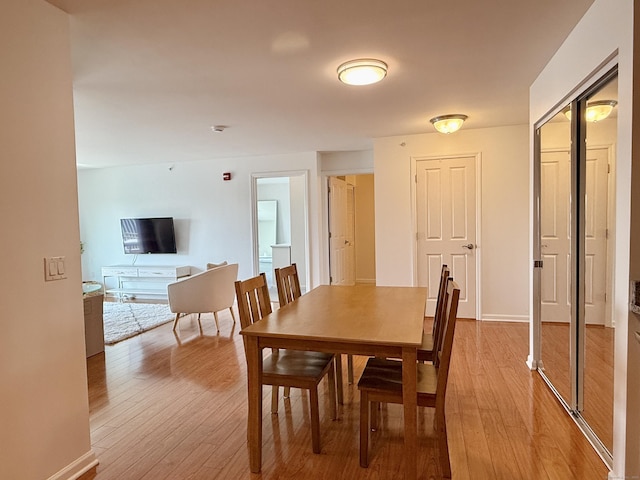 34 Schoolhouse Dr Unit 405, West Hartford, CT 06110 - dining room featuring light wood-style floors and baseboards