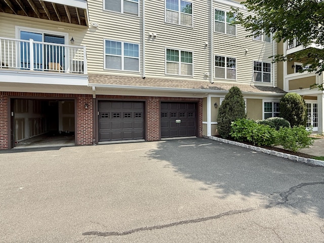 34 Schoolhouse Dr Unit 405, West Hartford, CT 06110 - exterior space featuring a garage and driveway