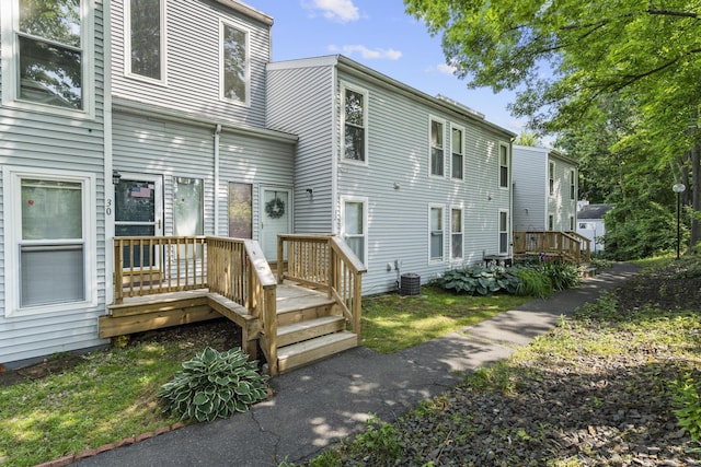 32 Glenview Dr Unit 32, Cromwell, CT 06416 - rear view of house featuring a deck