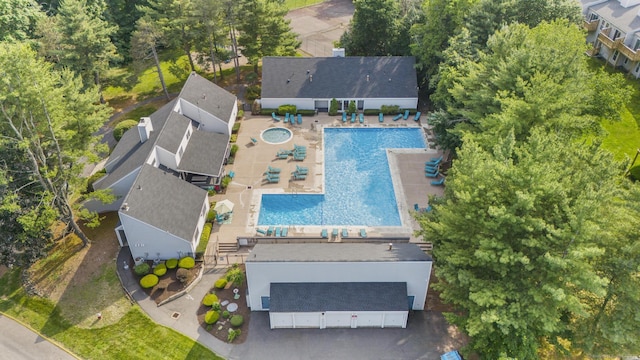 32 Glenview Dr Unit 32, Cromwell, CT 06416 - view of subject property with a pool