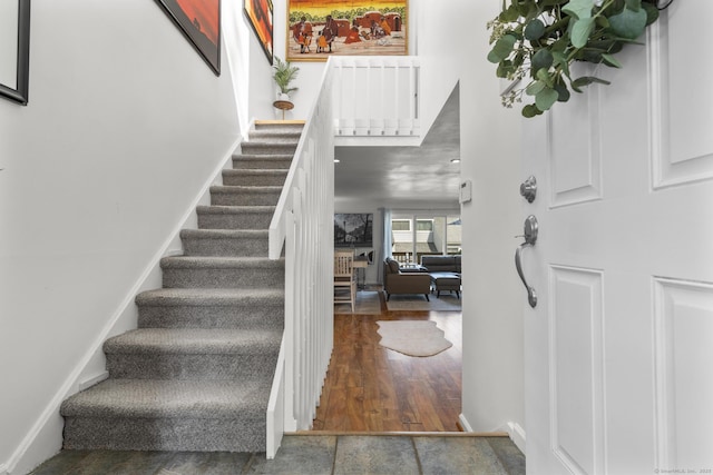 32 Glenview Dr Unit 32, Cromwell, CT 06416 - entrance foyer with stairway and baseboards
