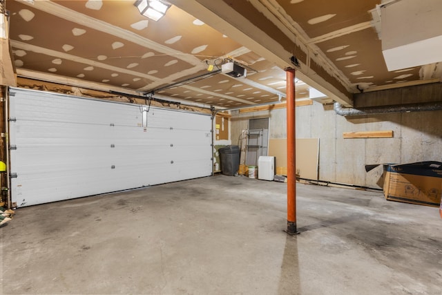 32 Glenview Dr Unit 32, Cromwell, CT 06416 - garage featuring a garage door opener