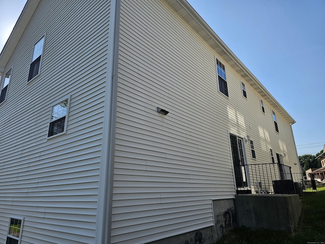 26 Roger Ave, Danbury, CT 06810 - view of property exterior