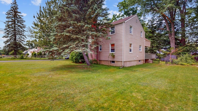 166 Catherine St, Hartford, CT 06106 - view of side of property featuring a yard