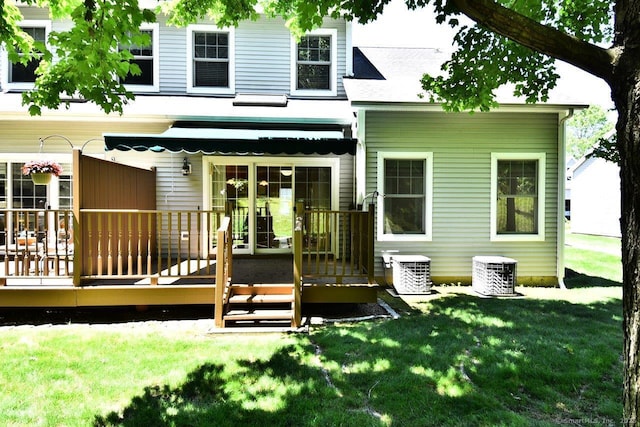 375 Allyn St Unit A4, Groton, CT 06355 - back of property featuring a yard and a deck