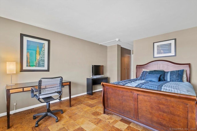 100 York St Unit 11B, New Haven, CT 06511 - bedroom with a desk and baseboards