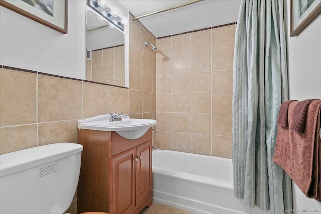 100 York St Unit 11B, New Haven, CT 06511 - full bathroom with shower / tub combo with curtain, vanity, and tile walls
