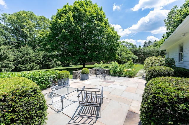 173 Russet Rd, Stamford, CT 06903 - view of patio / terrace