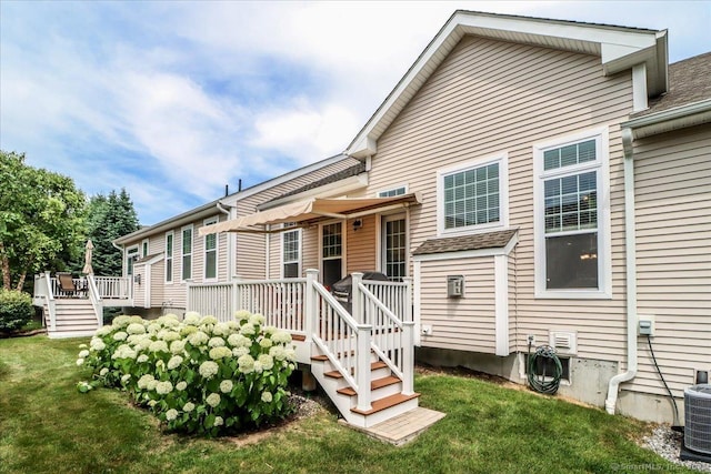 17 Brookside Ct Unit 17, Newtown, CT 06470 - rear view of property with a yard and a wooden deck