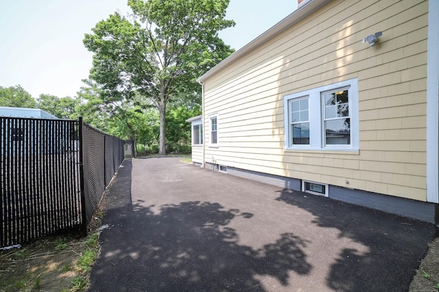 30 Ward Pl, West Haven, CT 06516 - view of side of home with driveway