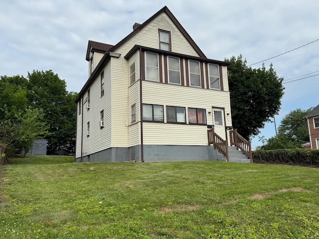 122 Wilcox St, New Britain, CT 06051 - back of property with a yard
