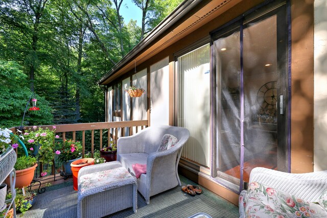 690 Forest Rd Unit 394, West Haven, CT 06516 - view of wooden deck
