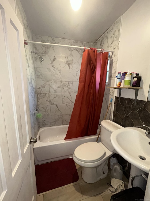 595 William St, Bridgeport, CT 06608 - full bathroom featuring shower / tub combo, tile patterned floors, and tile walls