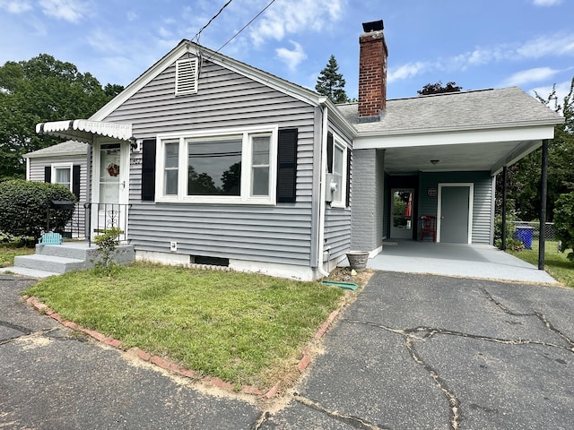 462 Halfway House Rd, Windsor Locks, CT 06096 - bungalow featuring a front yard, driveway, a chimney, and a carport