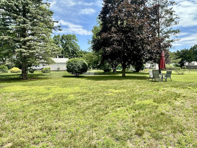 462 Halfway House Rd, Windsor Locks, CT 06096 - view of yard