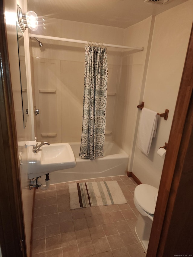 18 Hunters Ave, Norwich, CT 06380 - bathroom featuring shower / tub combo with curtain and tile patterned flooring