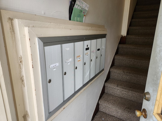 18 Hunters Ave, Norwich, CT 06380 - staircase with mail area