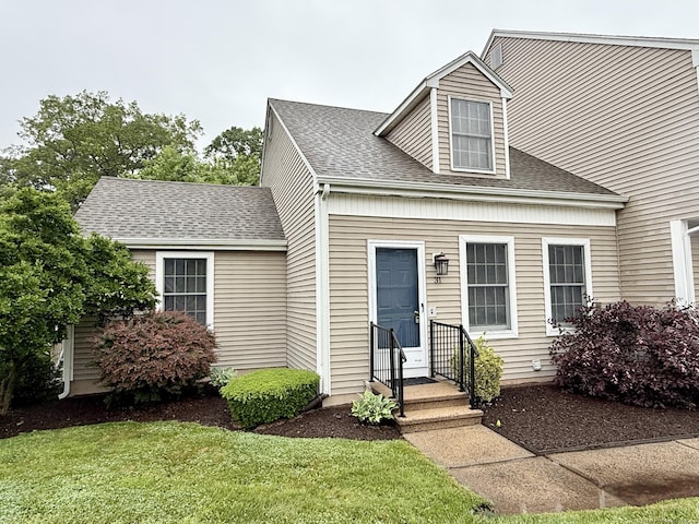 175 Berlin Ave Apt 31, Southington, CT 06489 - view of front of home featuring roof with shingles and a front lawn