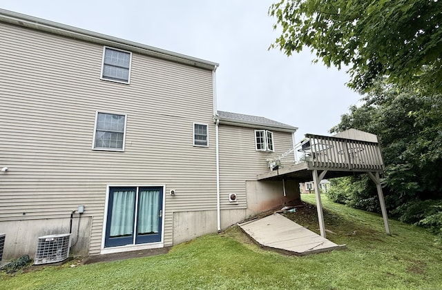175 Berlin Ave Apt 31, Southington, CT 06489 - rear view of house featuring a deck and a lawn