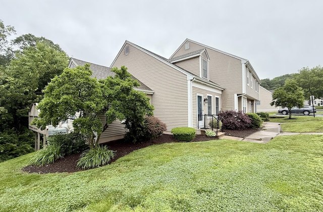 175 Berlin Ave Apt 31, Southington, CT 06489 - view of side of property featuring a yard