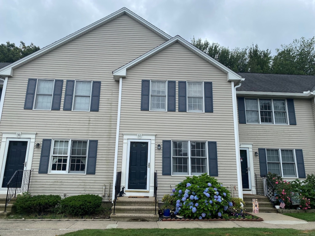 31 White Tail Ln Unit 31, Wallingford, CT 06492 - colonial-style house featuring entry steps