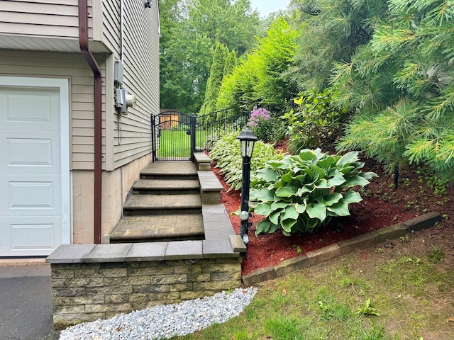 168 Cooper Ln, Hamden, CT 06514 - view of stairs