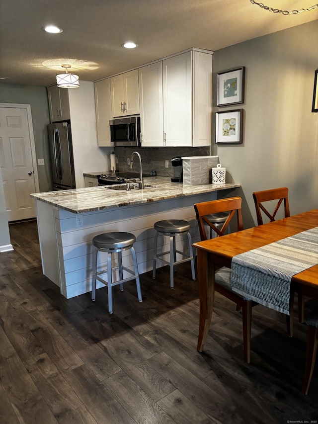 611 Overlook Path Unit 611, Southington, CT 06489 - kitchen featuring stainless steel microwave, freestanding refrigerator, a peninsula, dark wood finished floors, and recessed lighting