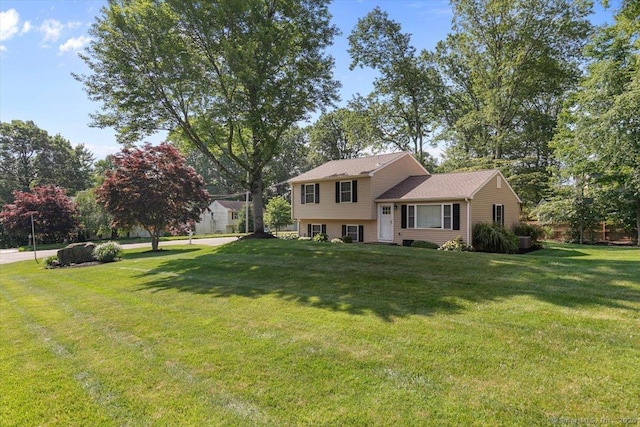 2 Sunwoods Cir, Hamden, CT 06518 - split level home featuring a front yard
